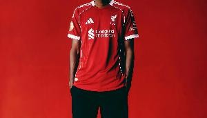 回声报：弗林蓬恢复训练伊萨克首次参加合练，巴伊切蒂奇草地训练