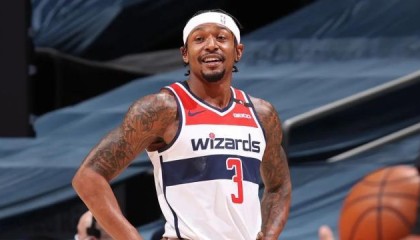 开云体育下载-【声音】奇才全队期待新赛季 比尔：目标永远是冠军