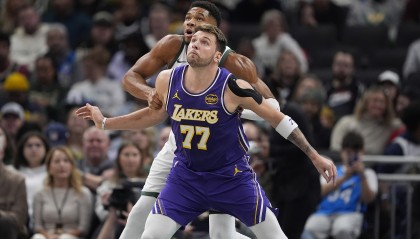 开云APP-对比明显！东契奇7次命中率低于四成 约基奇&amp;字母哥&amp;SGA一共5次