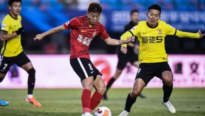 开云APP-黄博文登场广州队艰难抢1分 保级只剩郑智1王牌？